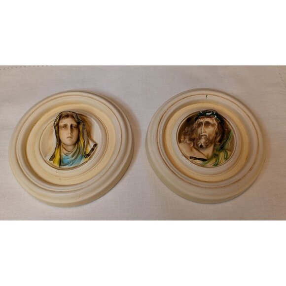 Vintage Chalkware Jesus & Mary Round Wall Plaques Religious Decor 5" Diameter - Picture 1 of 9